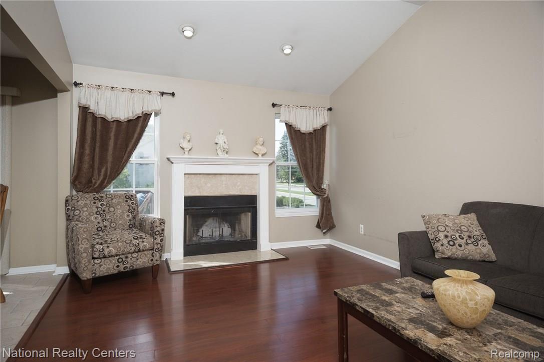 1293 Harding Avenue Rochester, MI 48307 - Photo 10 of 34 MS0A4334.jpg