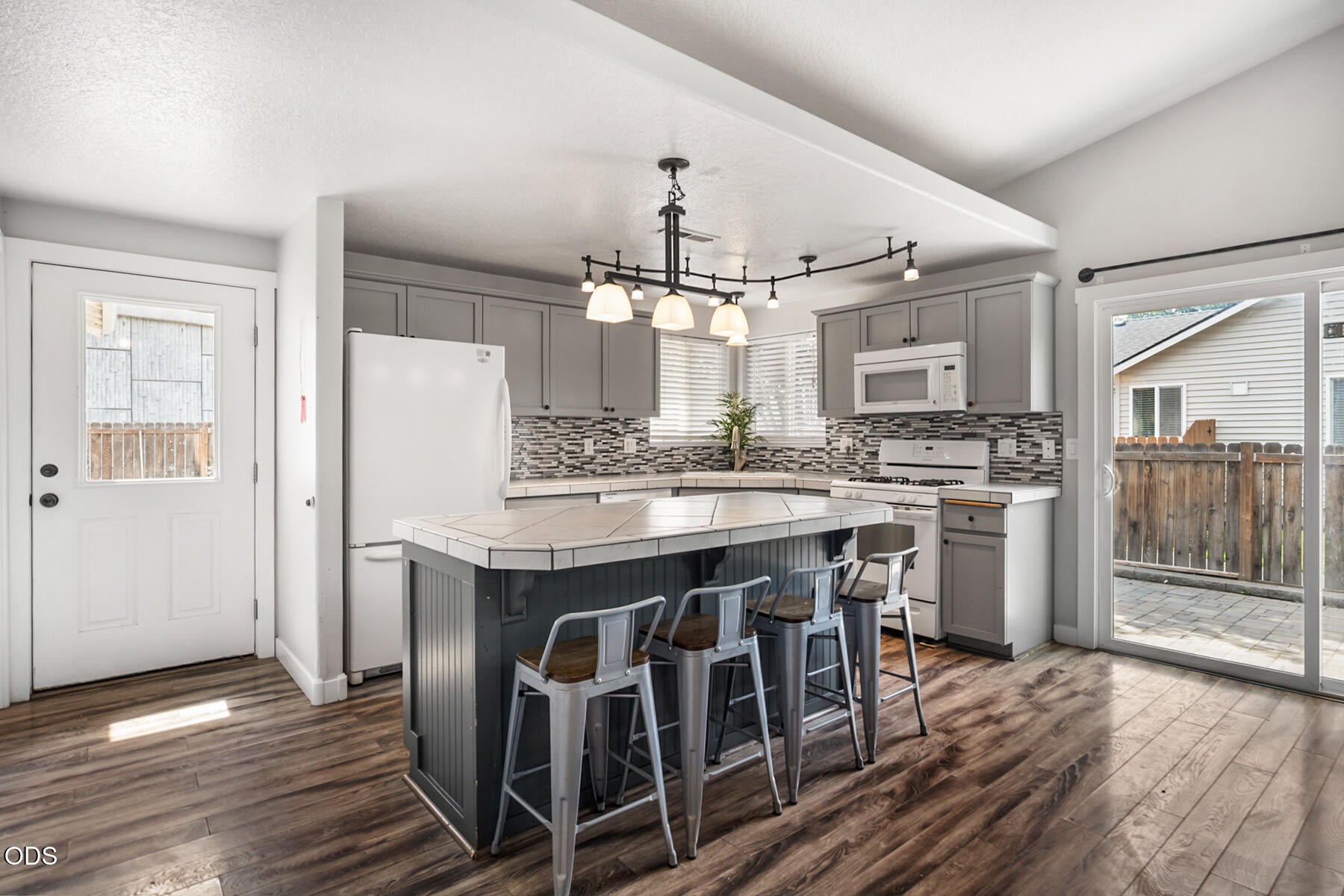 61049 Larkspur Loop Bend, OR 97702 - Photo 10 of 30 Gallery Image 10