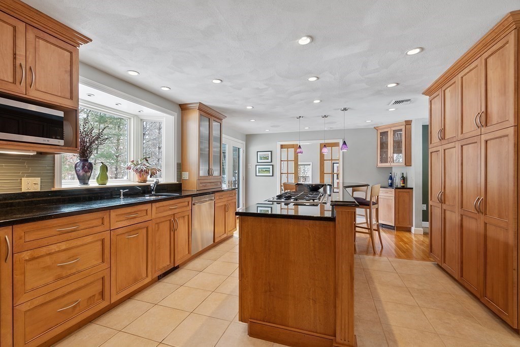 9 Mohawk Road Andover, MA 01810 - Photo 8 of 33 Gallery Image 8