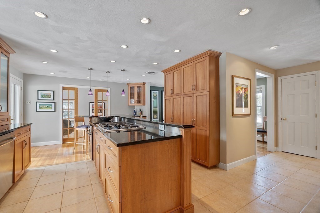 9 Mohawk Road Andover, MA 01810 - Photo 10 of 33 Gallery Image 10