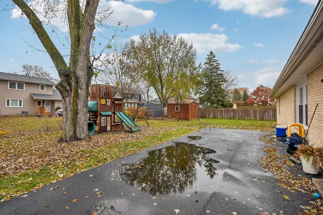 $335,000 | 1071 Almond Drive, Aurora, IL 60506