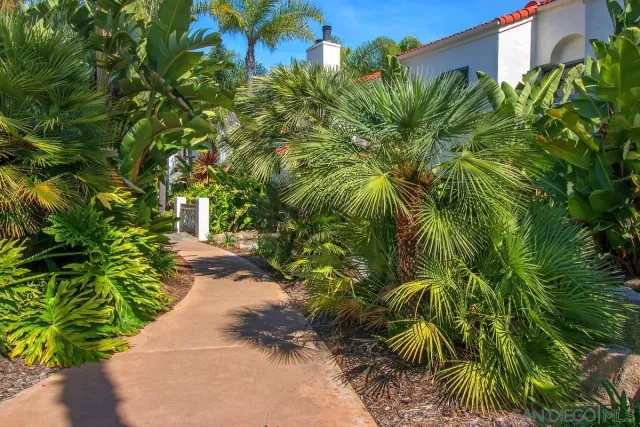 $3,150 | 9444 Twin Trails Drive, Unit 202, San Diego, CA 92129