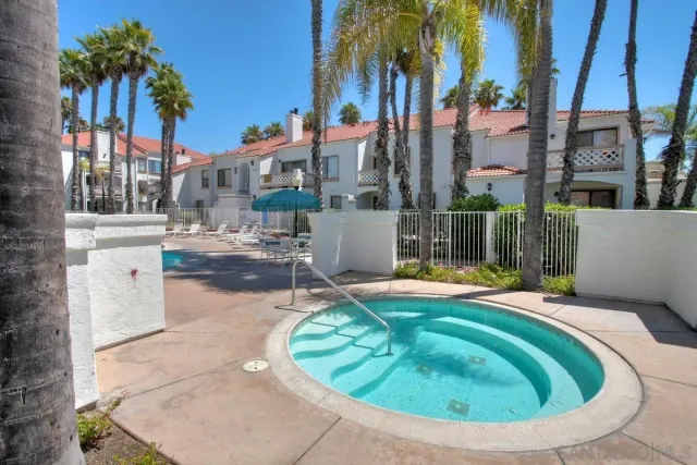 $3,150 | 9444 Twin Trails Drive, Unit 202, San Diego, CA 92129