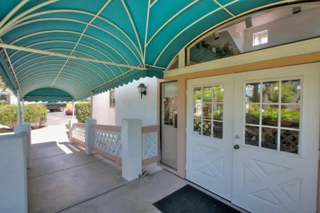 $3,150 | 9444 Twin Trails Drive, Unit 202, San Diego, CA 92129