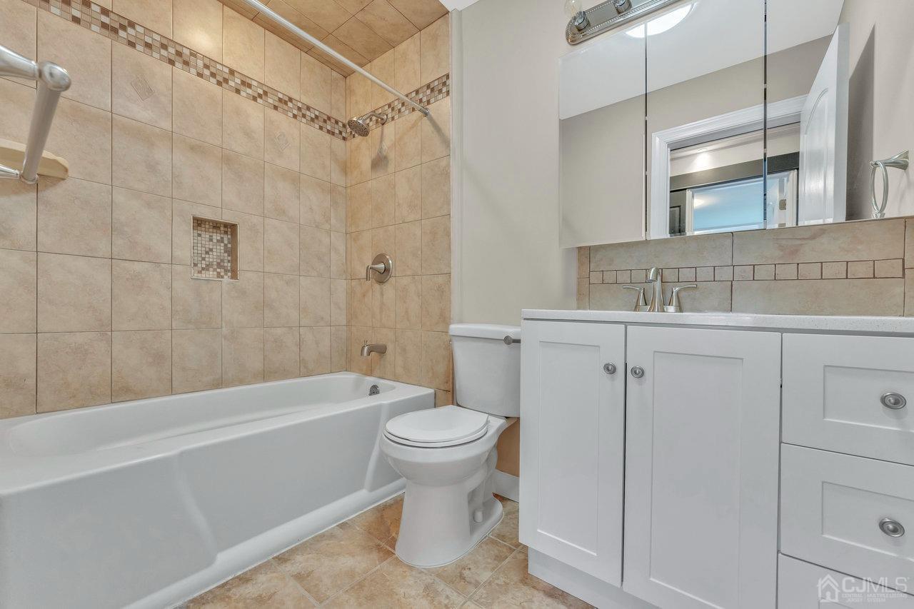 114 Morningside Road Colonia, NJ 07067 - Photo 18 of 27 a bathroom with a sink a toilet and a bathtub