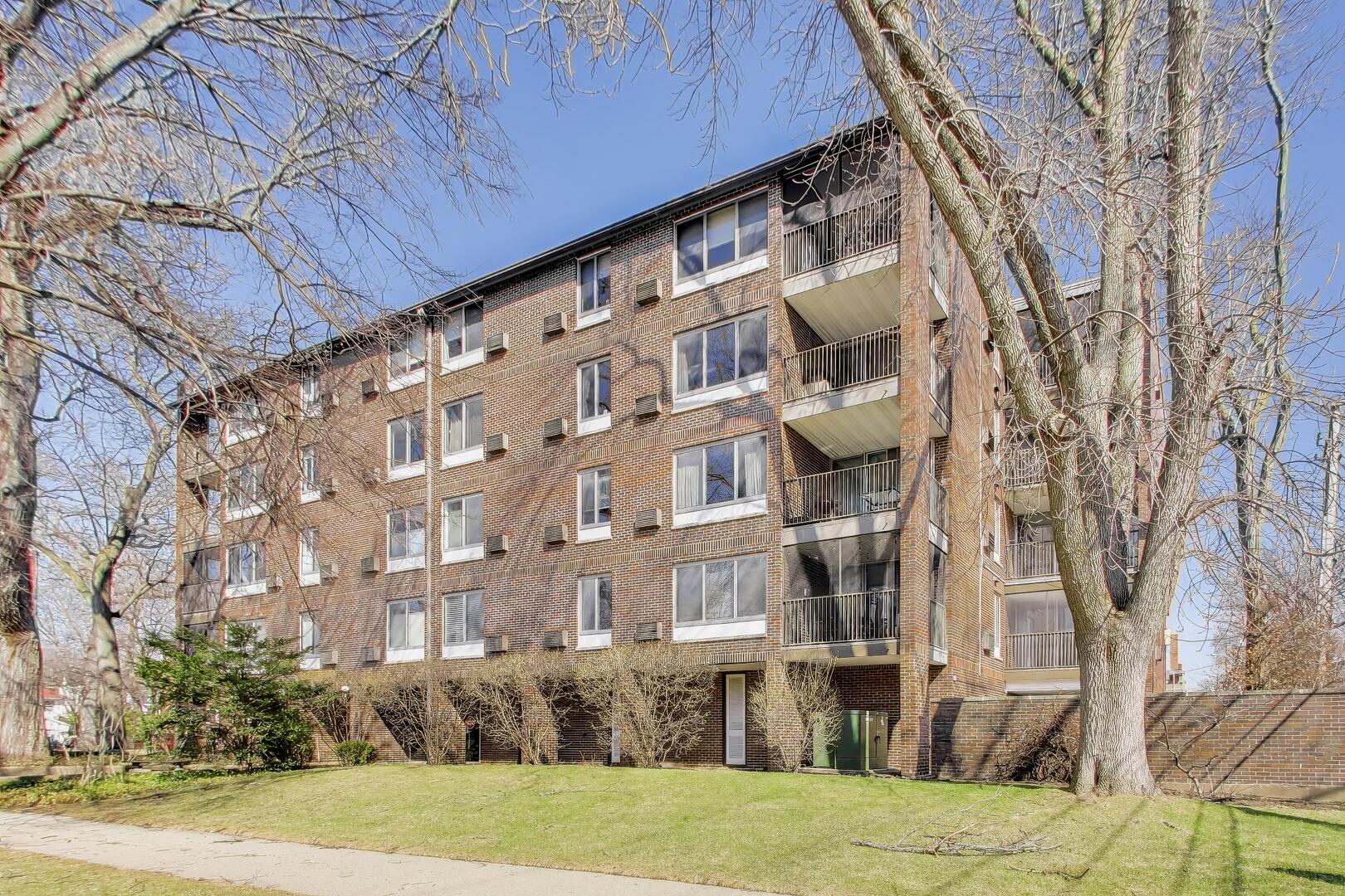 2324 Central Street, Unit 2B Evanston, IL 60201 - Photo 2 of 28 a front view of a building