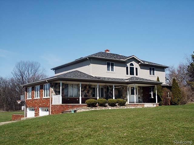 4750 North Rochester Road Rochester, MI 48306 - Photo 1 of 20 CHARMING COUNTRY COLONIAL!