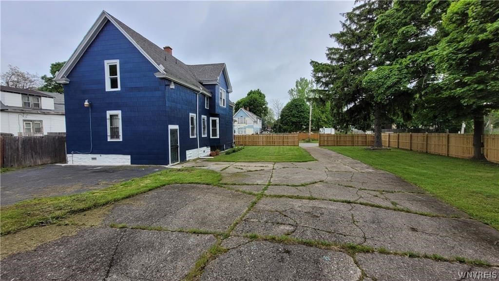 325 Box Avenue Buffalo, NY 14211 - Photo 22 of 25 DRIVEWAY - 325 Box Ave (lower), Buffalo, NY 14211