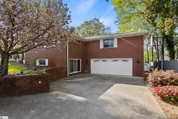 $895,000 | 126 Shannon Lake Circle, Greenville, SC 29615