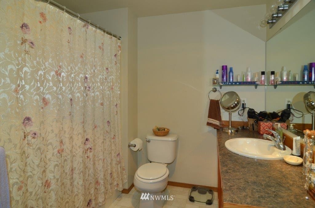 17336 Jordan Street Southwest Rochester, WA 98579 - Photo 11 of 25