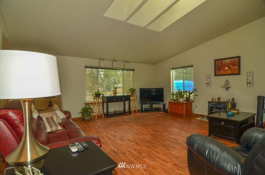 17336 Jordan Street Southwest Rochester, WA 98579 - Photo 4 of 25