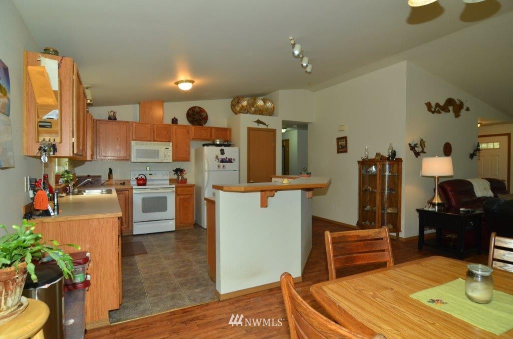 17336 Jordan Street Southwest Rochester, WA 98579 - Photo 7 of 25