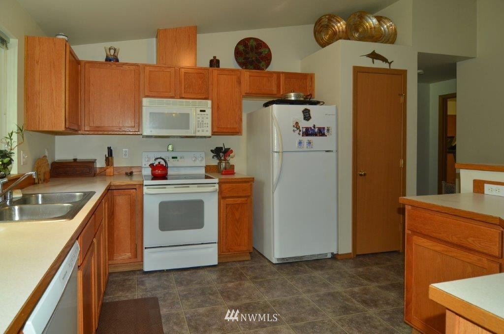17336 Jordan Street Southwest Rochester, WA 98579 - Photo 10 of 25