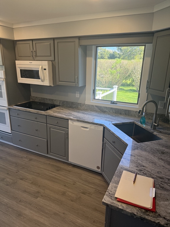 148 Russells Mills Road Dartmouth, MA 02748 - Photo 5 of 23