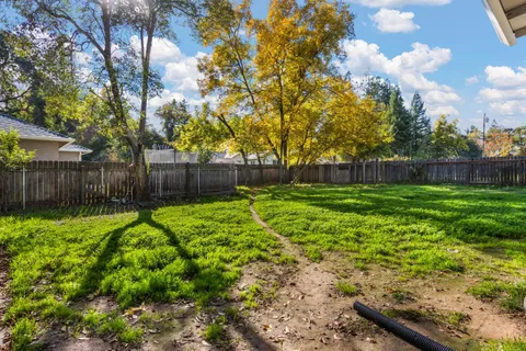 a view of garden with patio