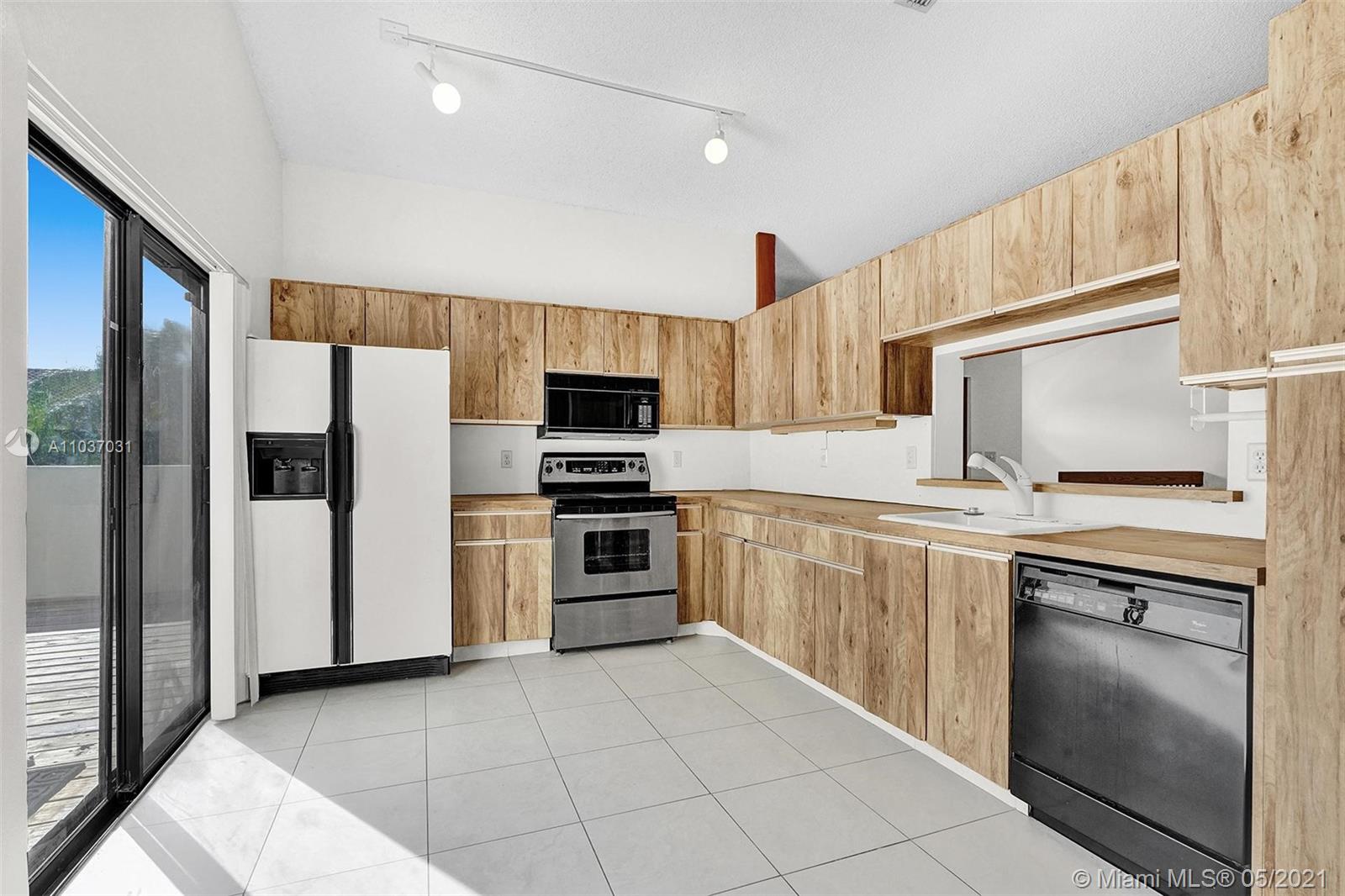 339 Ives Dairy Road, Unit 393 Miami, FL 33179 - Photo 24 of 49