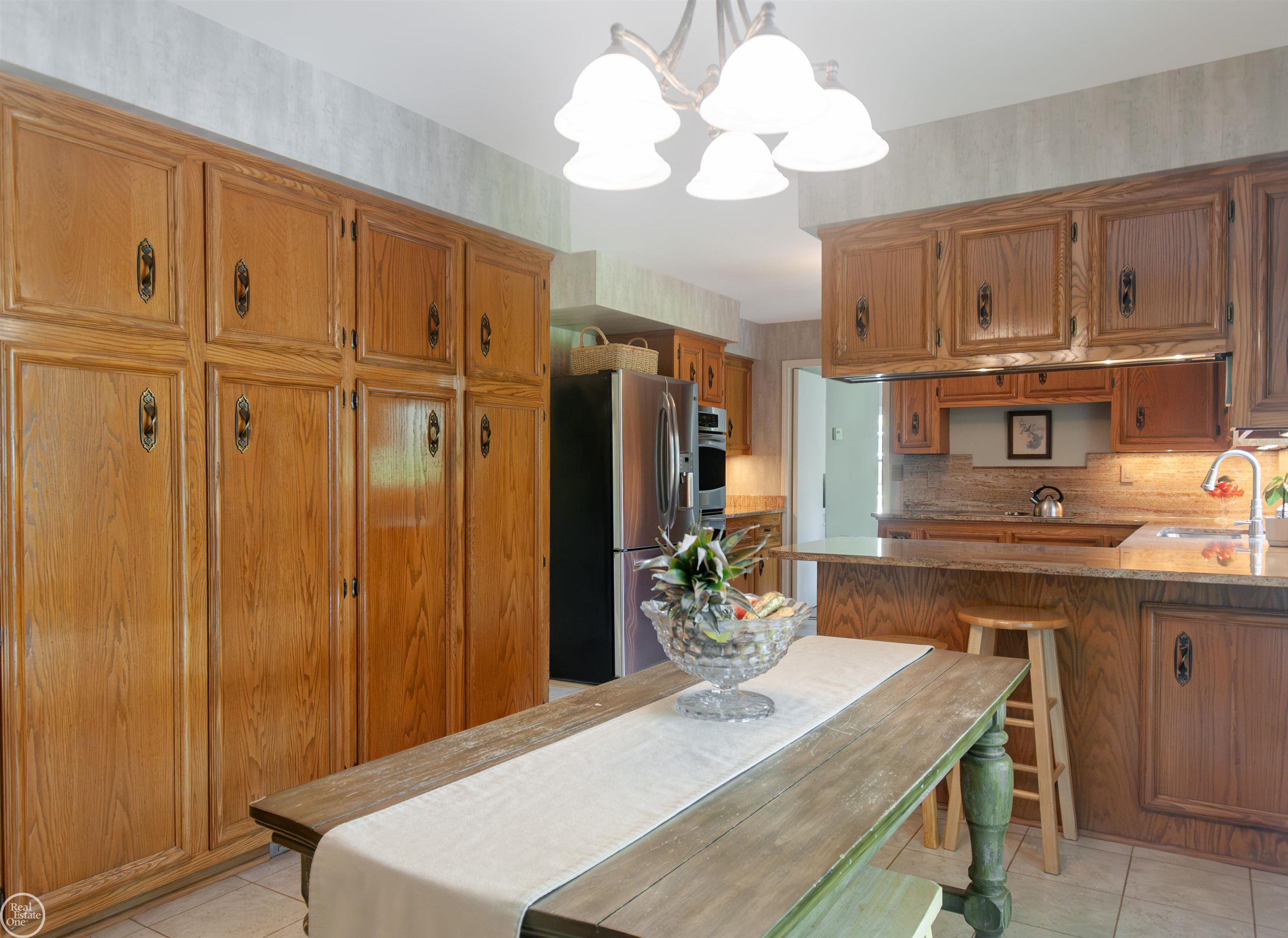 738 Ballantyne Road Grosse Pointe, MI 48236 - Photo 12 of 51 50154808-fe2f791e-e437-4d63-95d0-416ead7f55ec.JPG