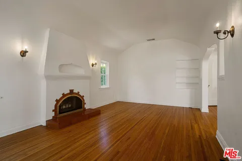 $3,800,000 | 417 11th Street, Santa Monica, CA 90402