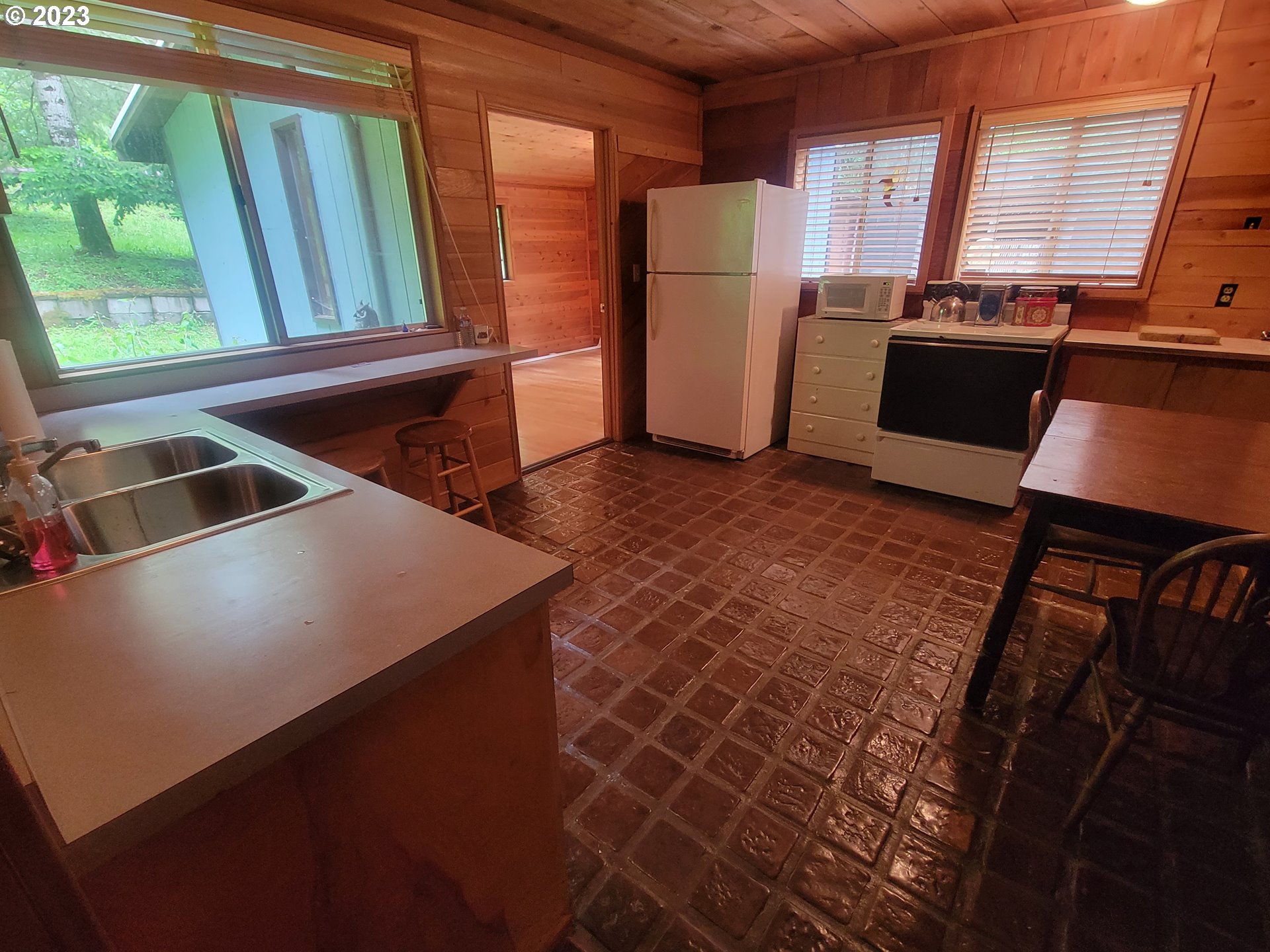 11565 Tyee Road Umpqua, OR 97486 - Photo 12 of 32 Gallery Image 12