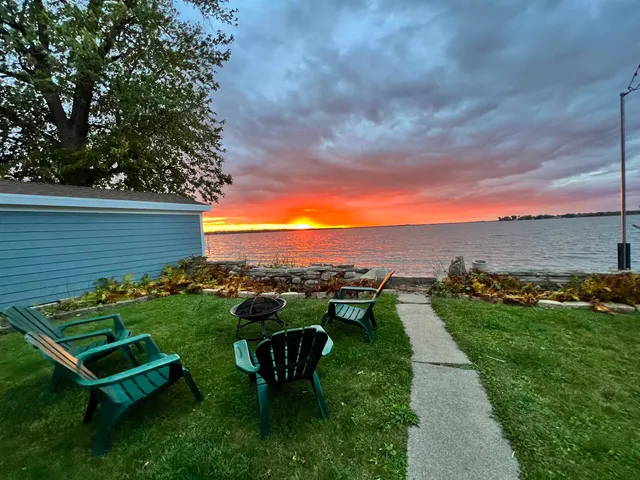 $435,000 | 2927 Sunset Point Lane, Oshkosh, WI 54904