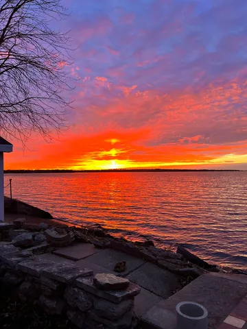 $435,000 | 2927 Sunset Point Lane, Oshkosh, WI 54904