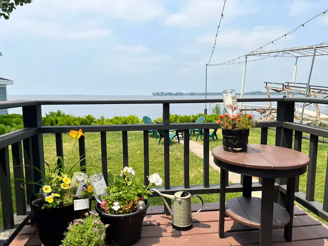 $435,000 | 2927 Sunset Point Lane, Oshkosh, WI 54904