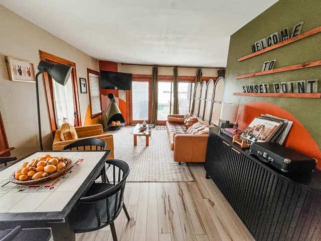 $435,000 | 2927 Sunset Point Lane, Oshkosh, WI 54904