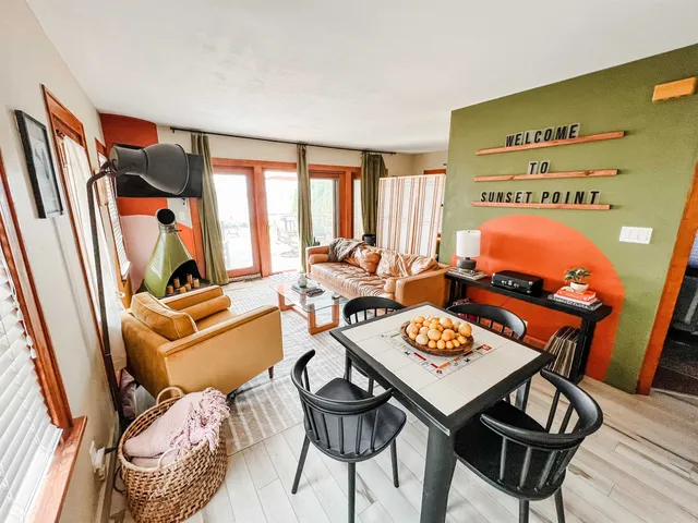 $435,000 | 2927 Sunset Point Lane, Oshkosh, WI 54904