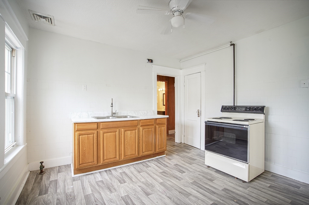 25-27 Virginia Street, Unit 27 Springfield, MA 01108 - Photo 3 of 20