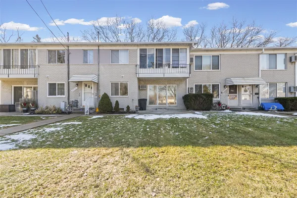 $104,900 | 5955 Alan Drive, Unit 61, Brighton, MI 48116