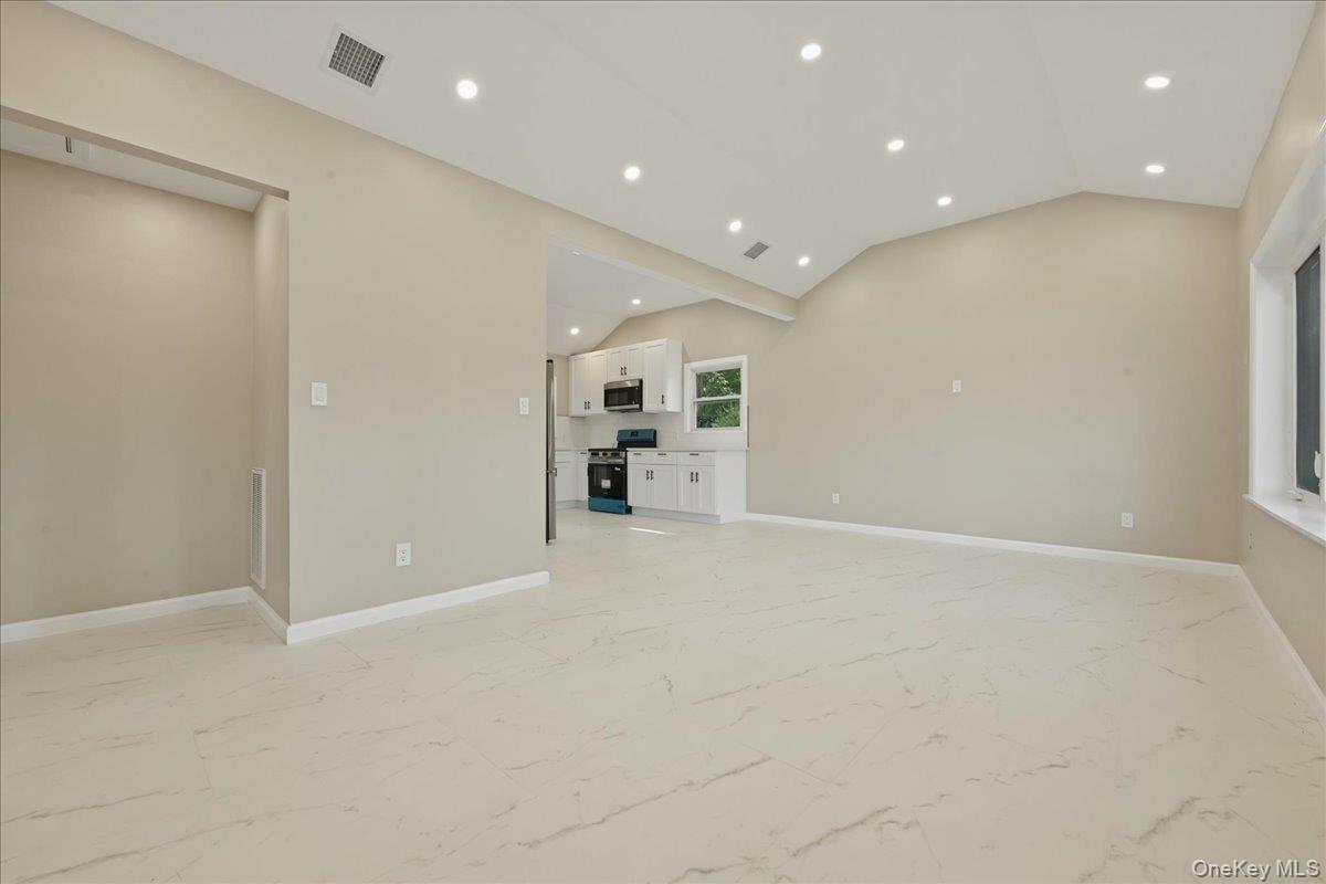 7 Surrey Road Massapequa, NY 11758 - Photo 4 of 31