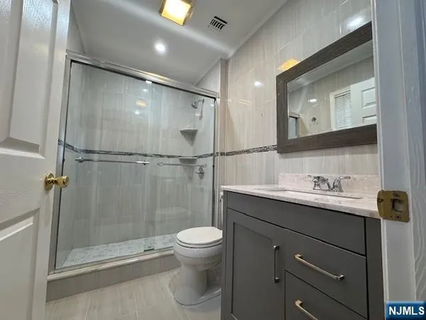 $3,400 | 106 East Madison Avenue, Dumont, NJ 07628