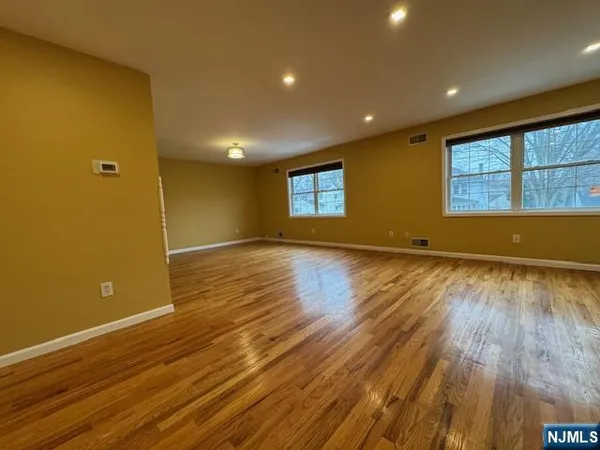 $3,400 | 106 East Madison Avenue, Dumont, NJ 07628