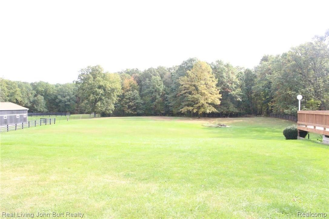 1320 North Van Road Holly, MI 48442 - Photo 20 of 21 IMG_4107.JPG