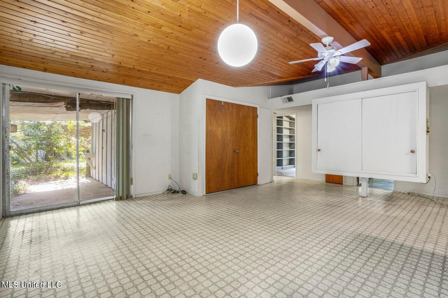 13821 Paraiso Road Ocean Springs, MS 39564 - Photo 3 of 35 20230824150158227082000000-o