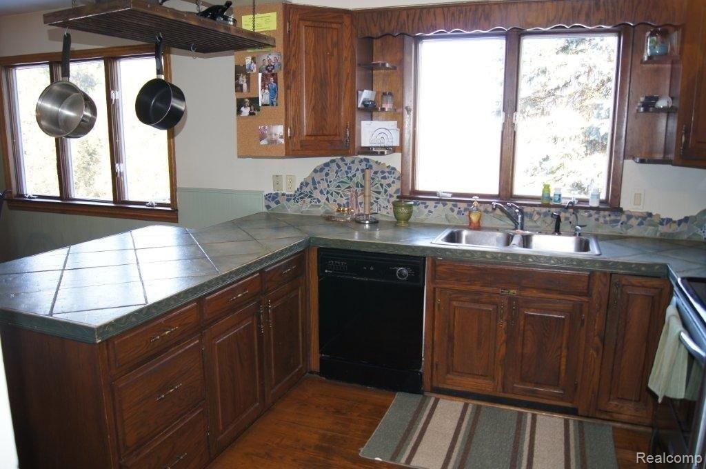 5619 Hasslick Road North Branch, MI 48461 - Photo 5 of 17 5619 Hasslick Rd 032.jpg