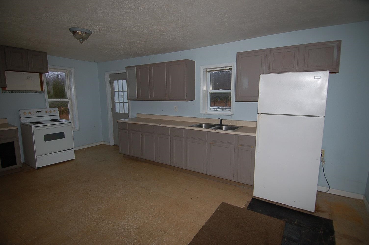 6879 34 Road Cadillac, MI 49601 - Photo 3 of 16