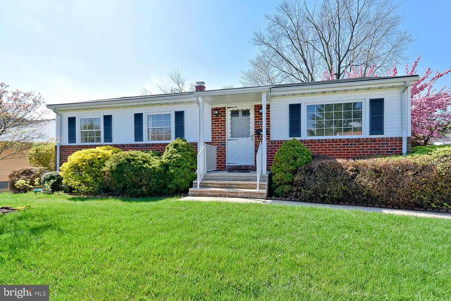 6113 Wheatland Road Baltimore, MD 21228 - Photo 2 of 30 Lush Front lawn