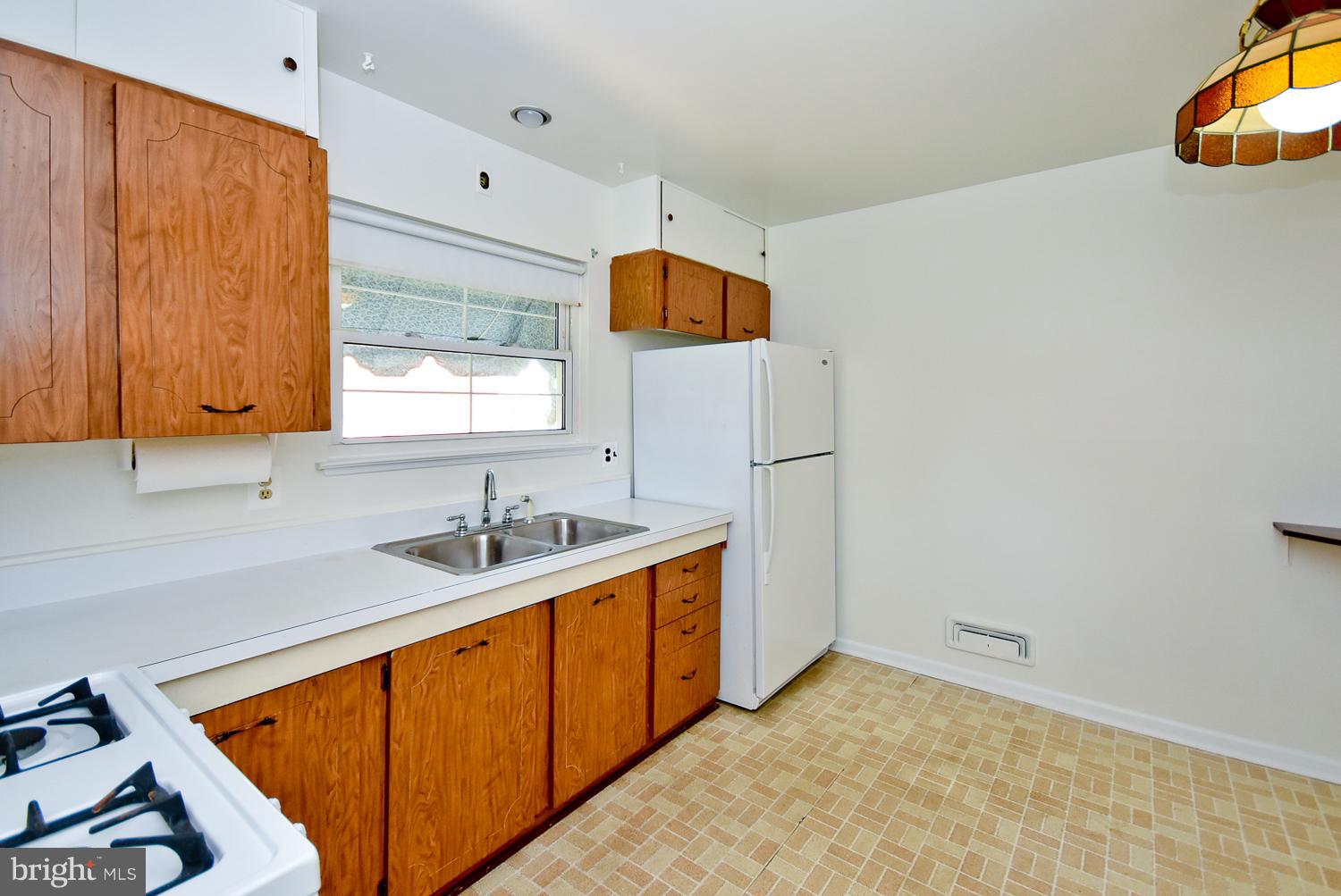 6113 Wheatland Road Baltimore, MD 21228 - Photo 12 of 30 Kitchen w/plenty of counter space