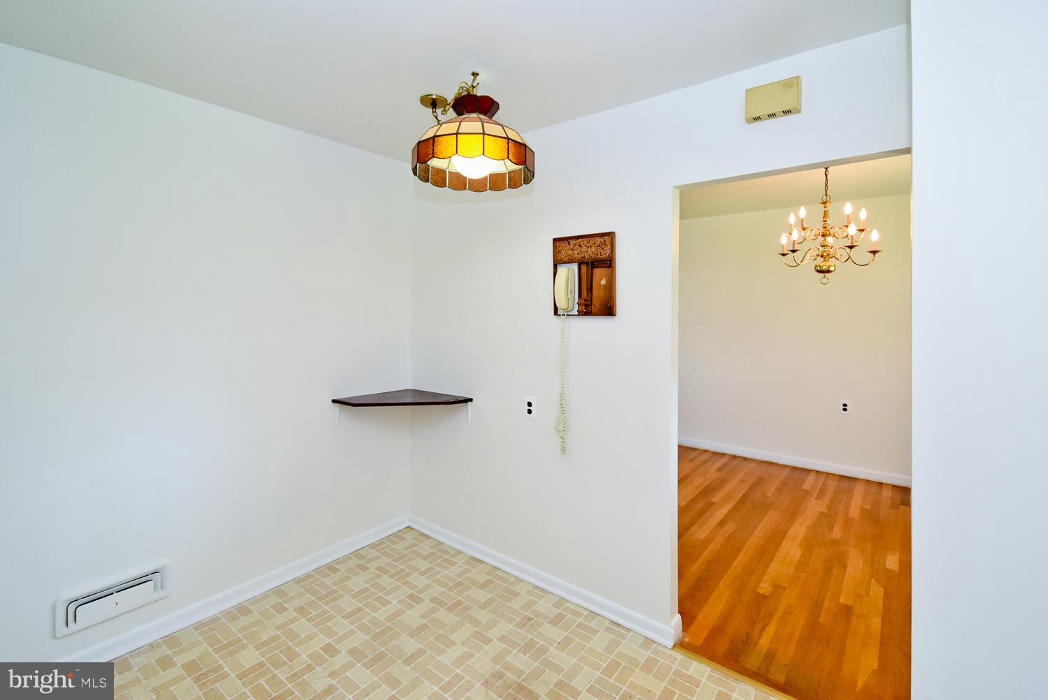 6113 Wheatland Road Baltimore, MD 21228 - Photo 13 of 30 Kitchen w/table space