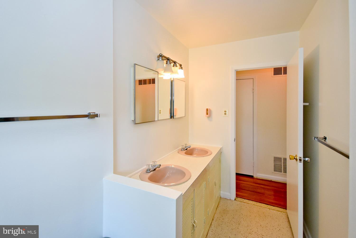 6113 Wheatland Road Baltimore, MD 21228 - Photo 16 of 30 Bathroom w/dual sinks