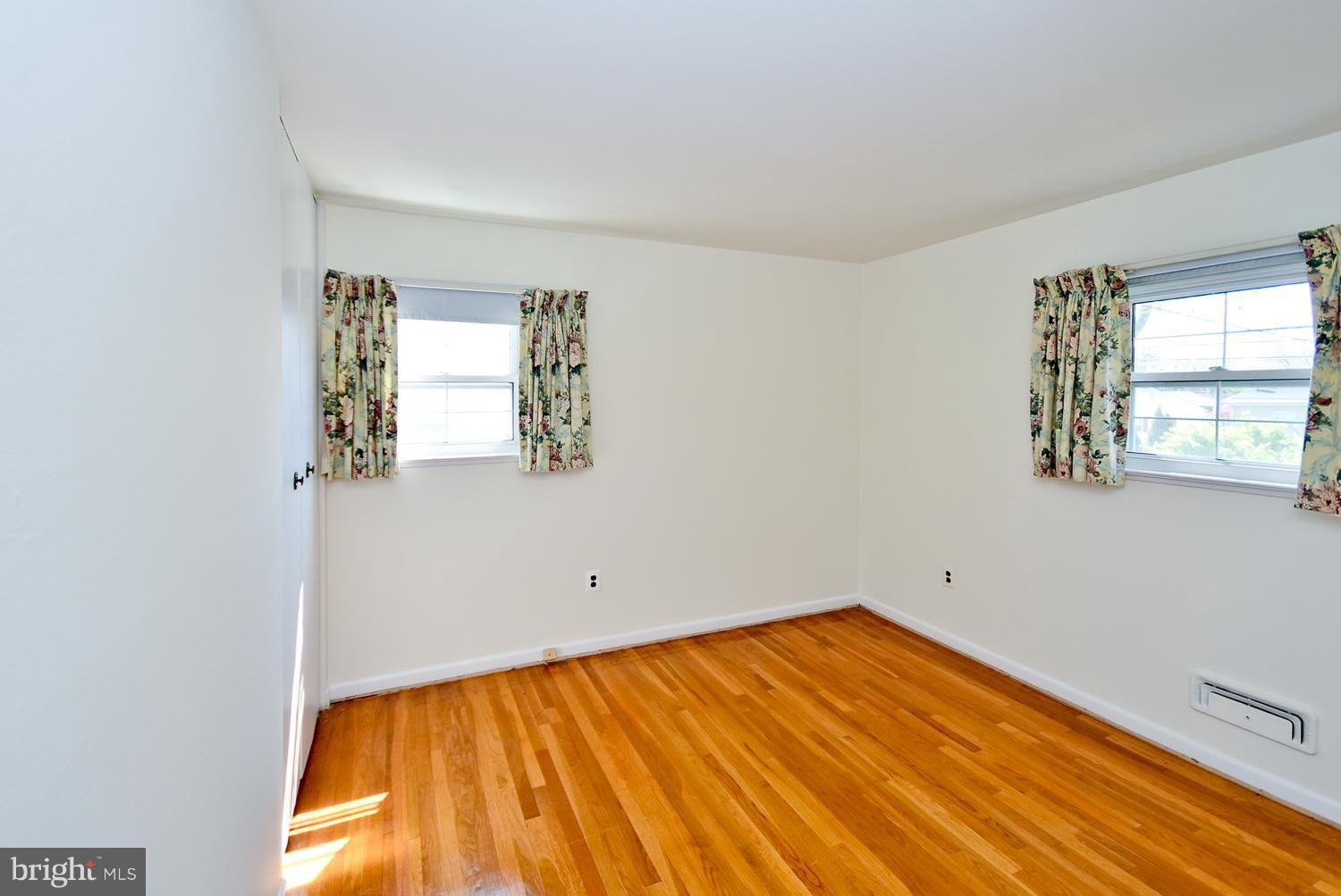 6113 Wheatland Road Baltimore, MD 21228 - Photo 17 of 30 Large Master