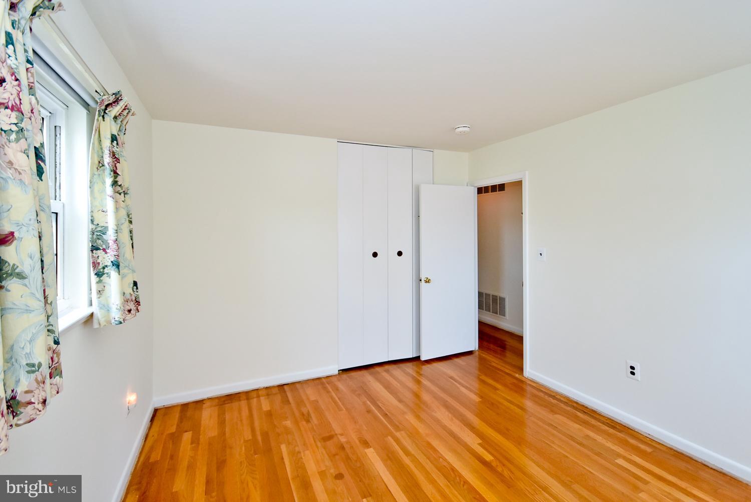 6113 Wheatland Road Baltimore, MD 21228 - Photo 18 of 30 Large Master