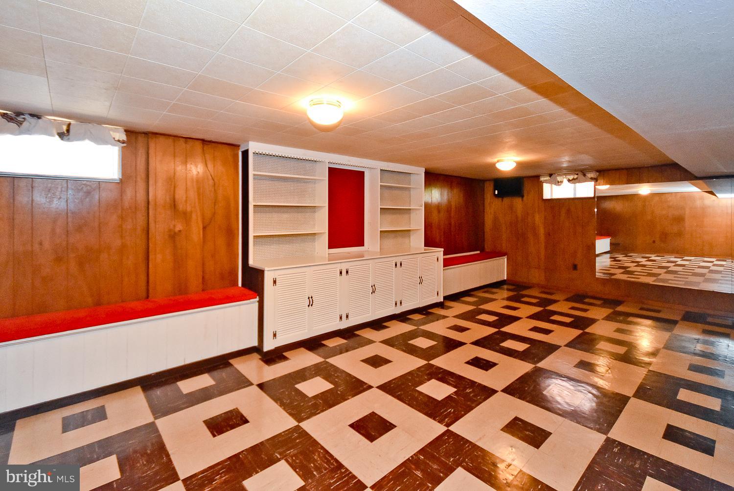 6113 Wheatland Road Baltimore, MD 21228 - Photo 25 of 30 Basement with Built ins