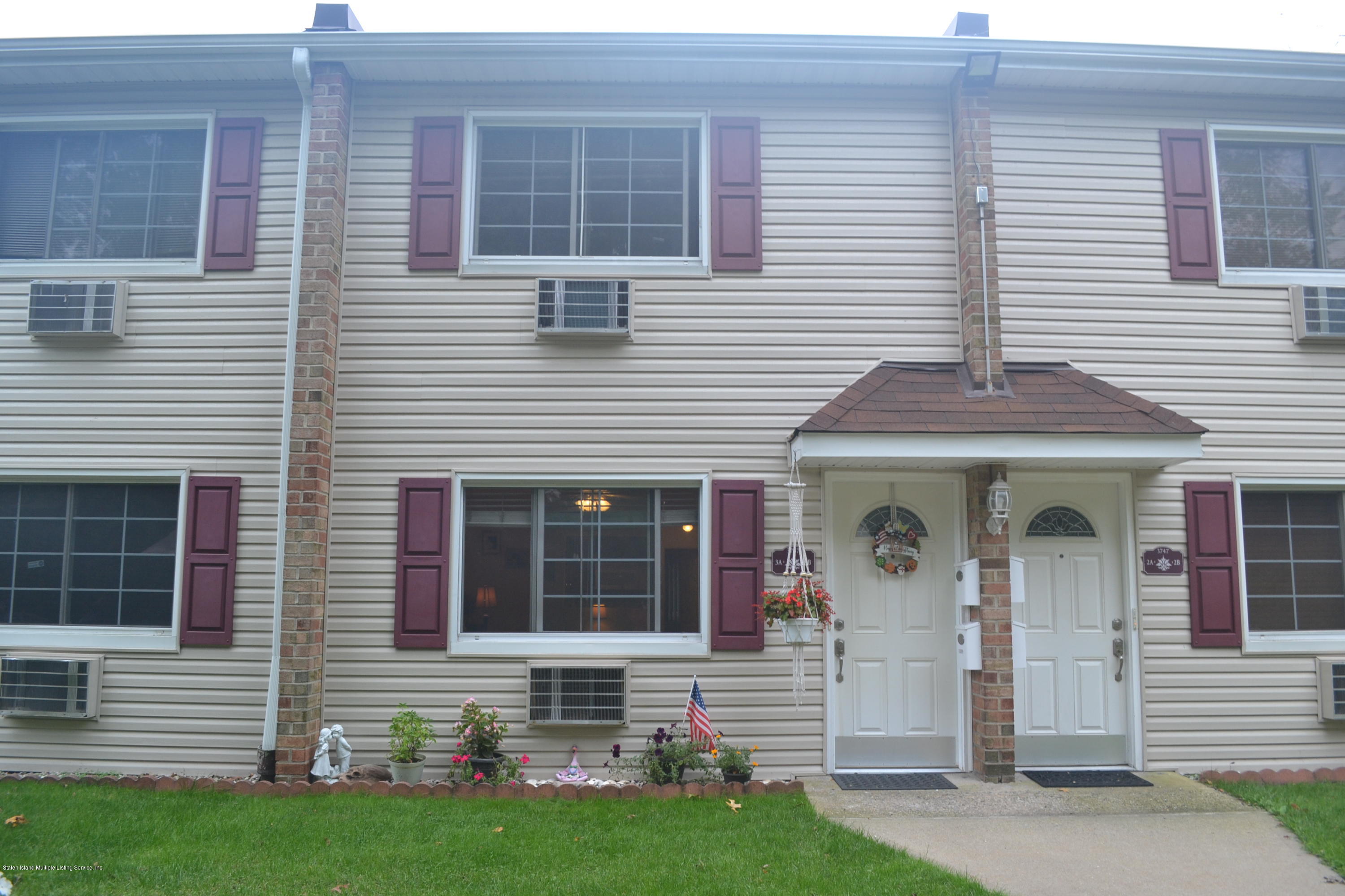 3747 Amboy Road, Unit 3A Staten Island, NY 10308 - Photo 2 of 20 52C80685-AB24-40F7-B425-CF5332DA45B0