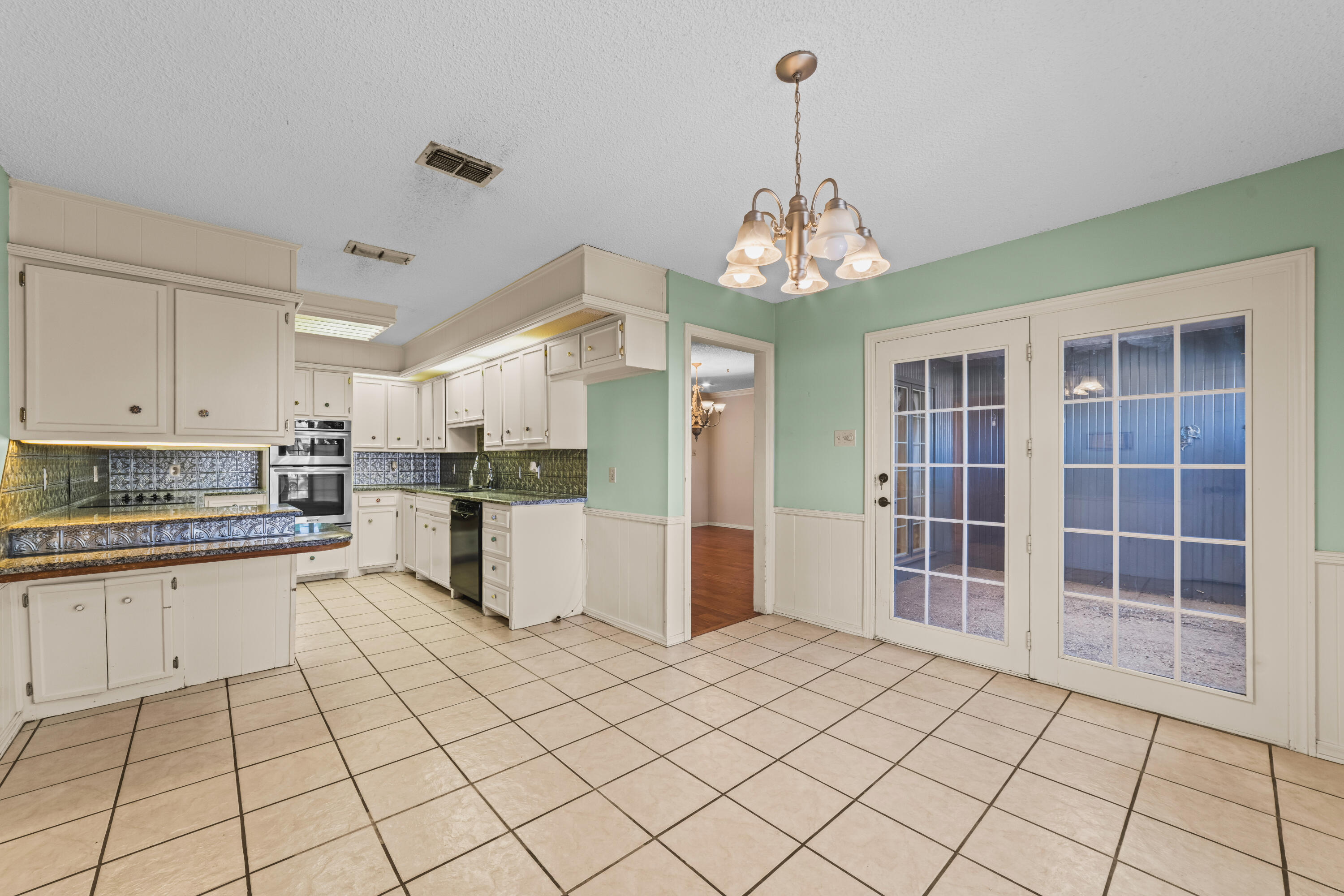 5012 93rd Street Lubbock, TX 79424 - Photo 7 of 22 DSC09852