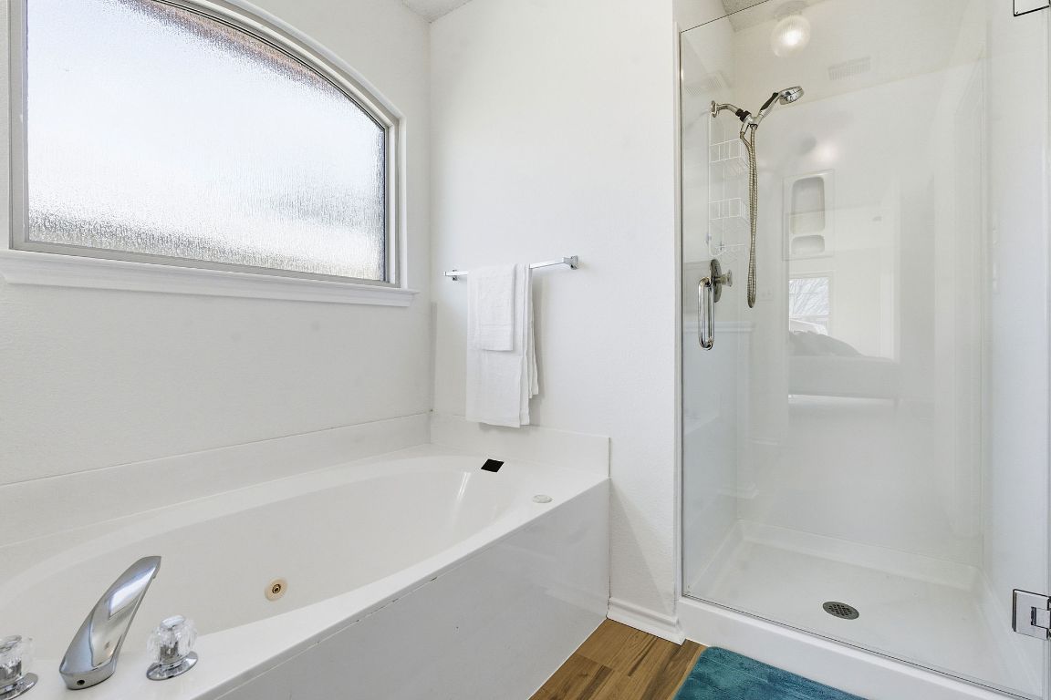 1203 Crossvine Way Pflugerville, TX 78660 - Photo 14 of 22 a bathroom with a shower and a bathtub