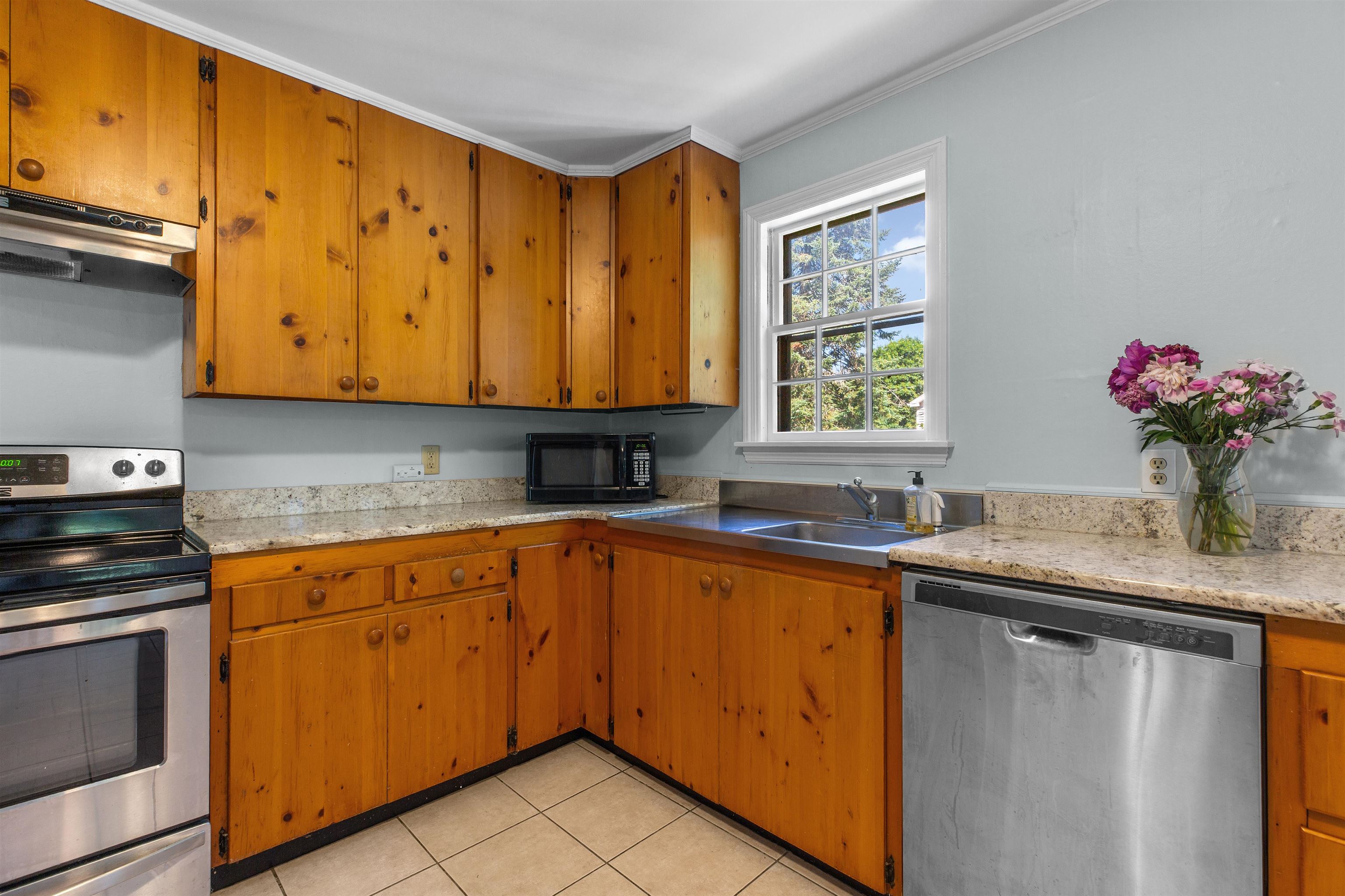 73 East Wheelock Street Hanover, NH 03755 - Photo 5 of 30