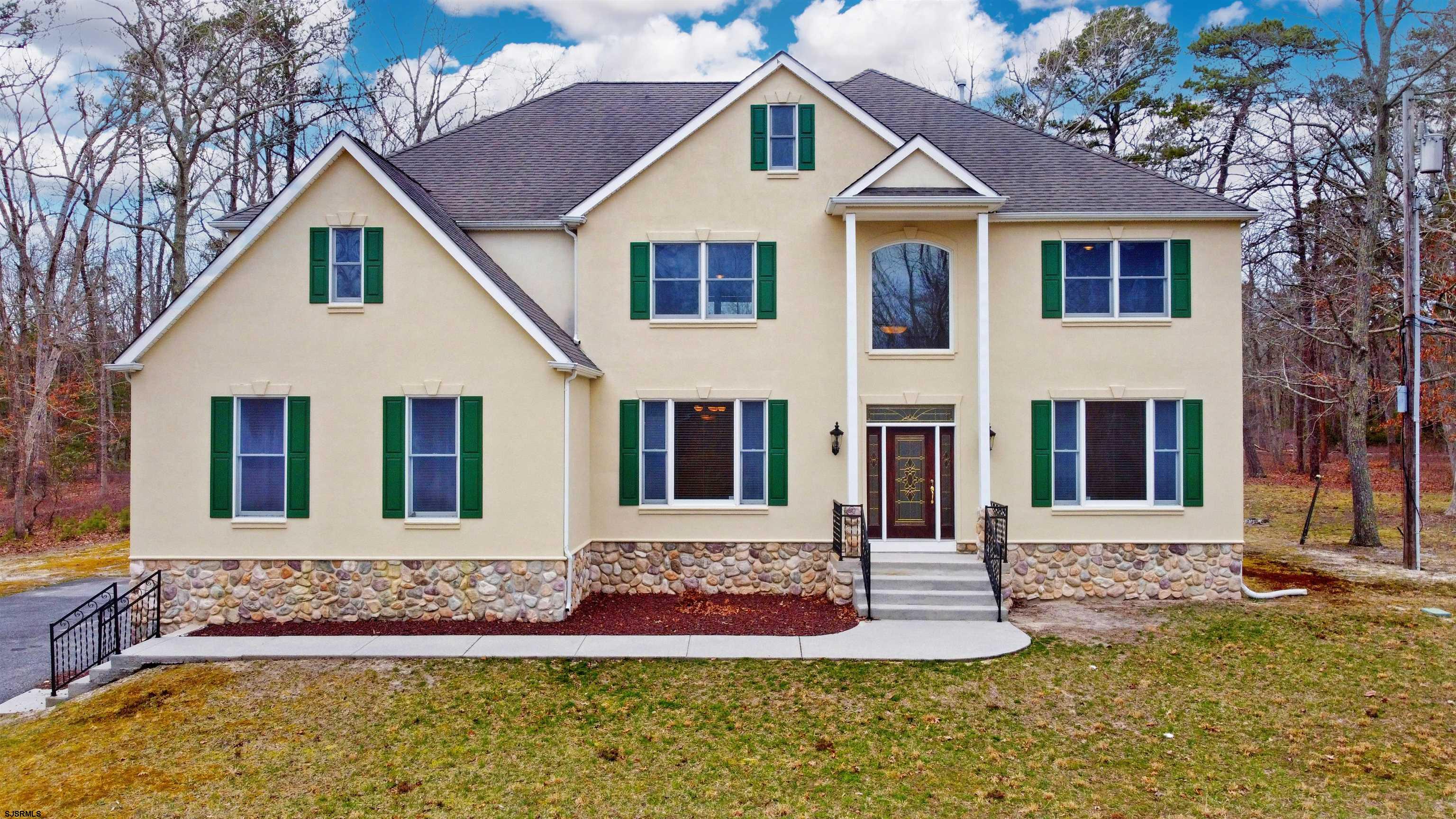 33 North New York Road Smithville, NJ 08205 - Photo 4 of 53 a front view of a house with a yard
