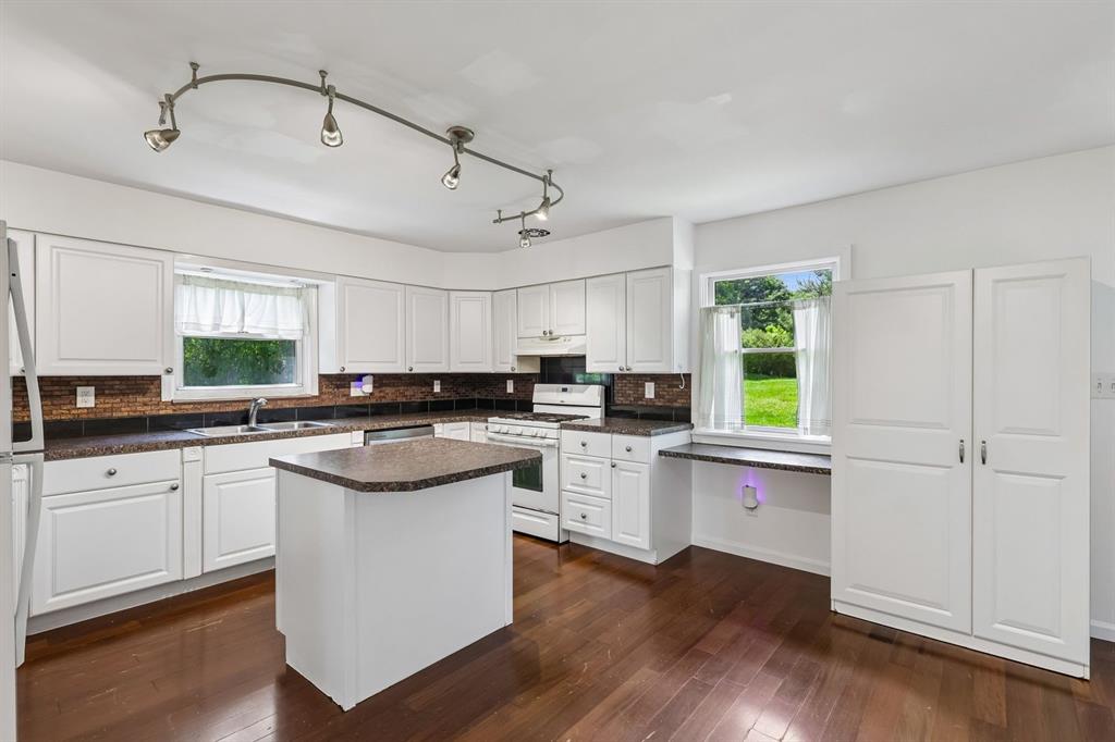 880 Fairview Road Pittsburgh, PA 15238 - Photo 8 of 46 Gallery Image 8